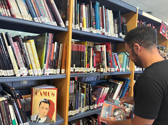 La Biblioteca de l’Alfàs del Pi incrementa un 42 % su catálogo de novela gráfica en la última década