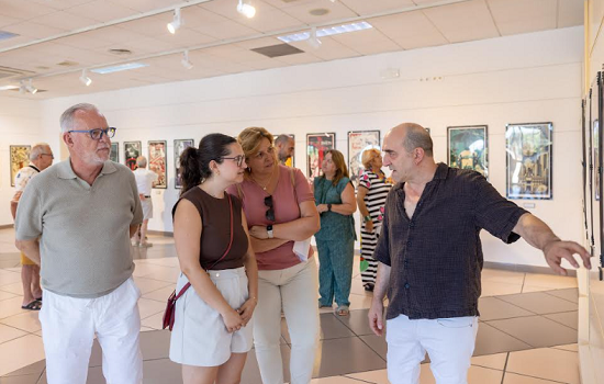 La exposición ‘REINICINE’ de Jesús R. Tortosa  un homenaje ilustrado al mundo del cine en la Casa de Culturadel’Alfàs