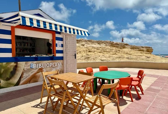 Música, teatro, juegos, animación a la lectura y espectáculos circenses, actividades para las “biblioplayas” de El Campello, que abren al público el sábado 1 de agosto