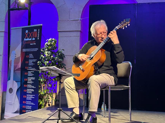 Álvaro Pierri emociona a Elx amb un magistral concert homenatge en el XXVIII Festival de Guitarra