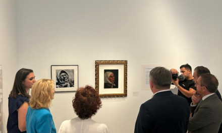 El MACA exposa la fotografia «Mare de Srebrenica» en col·laboració amb l’Ars Aevi de Sarajevo en record del genocidi ocorregut a Bòsnia