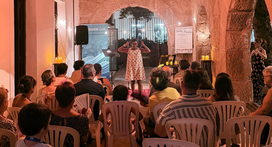 Les biblioteques de Benidorm, l’Alfàs del Pi, Altea i Callosa s’uneixen per a recuperar la tradició de la narració oral amb ‘Contes a la Fresca’
