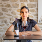 La joven enóloga Sofía Cañizares sitúa un vino de Salinas como el mejor puntuado de la Comunitat Valenciana en Decanter 2026