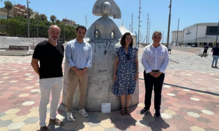 Torrevieja incorpora al puerto esculturas monumentales de Manolo Valdés
