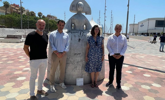 Torrevieja incorpora al puerto esculturas monumentales de Manolo Valdés