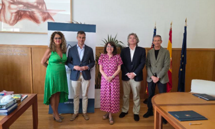 La Universidad de Alicante y Veolia en la Comunitat Valenciana renuevan su convenio destinado a impulsar la accesibilidad de la programación cultural universitaria