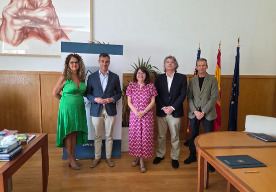 La Universidad de Alicante y Veolia en la Comunitat Valenciana renuevan su convenio destinado a impulsar la accesibilidad de la programación cultural universitaria