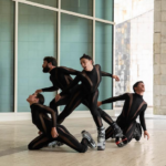 Primer espectáculo del circuito Danza a Escena 2026 en la fachada del Teatro Chapí