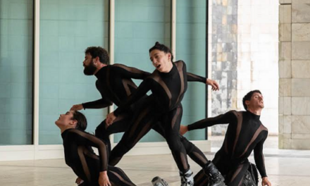 Primer espectáculo del circuito Danza a Escena 2026 en la fachada del Teatro Chapí