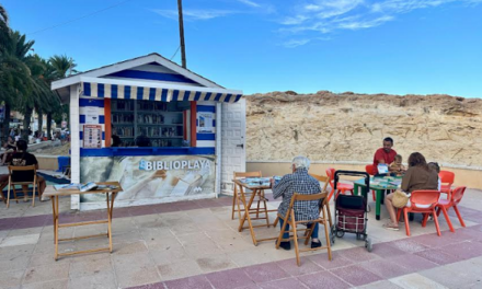 Lectura y animación cultural en agosto para familias junto al mar en las dos biblioplayas de El Campello