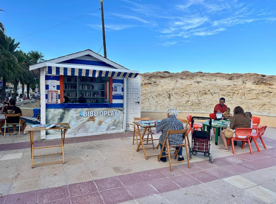 Lectura y animación cultural en agosto para familias junto al mar en las dos biblioplayas de El Campello