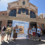 Los Mercados Municipales de Alicante lanzan la campaña ‘La compreta més fresqueta del món’ y reparten 5.000 bolsas isotérmicas