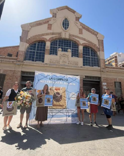 Els Mercats Municipals d’Alacant llancen la campanya ‘La compreta més fresqueta del món’ i reparteixen 5.000 borses isotèrmiques
