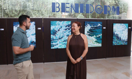Benidorm acoge ‘Mar’, la nueva exposición de Vicenta Meneses sobre la esencia y el movimiento del agua 