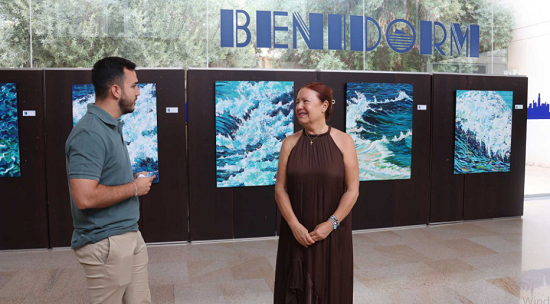 Benidorm acoge ‘Mar’, la nueva exposición de Vicenta Meneses sobre la esencia y el movimiento del agua 