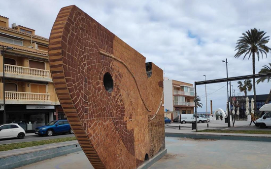 El Ayuntamiento de El Campello contrata a la firma “Nerco Infraestructuras” para la rehabilitación del conjunto escultórico y fuente del “Monumento al Pescador”