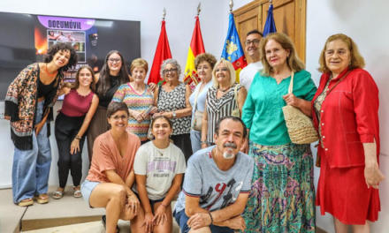 La segona edició de ‘Documóvil’ es consolida a Elda amb 21 participants i la realització de tres curtmetratges centrats en el foment de la igualtat i el diàleg intergeneracional