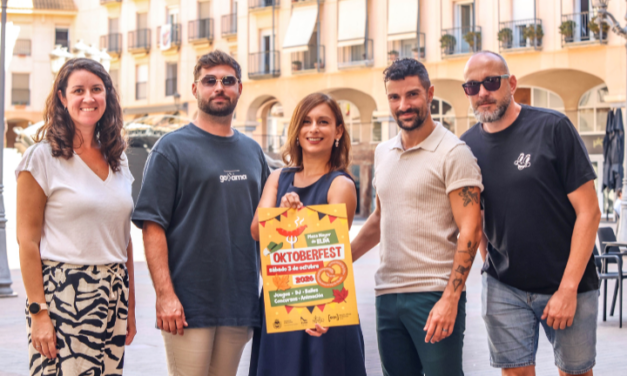 La Plaza Mayor de Elda celebra una nueva edición de la Oktoberfest con una jornada de animación, música, juegos y concursos