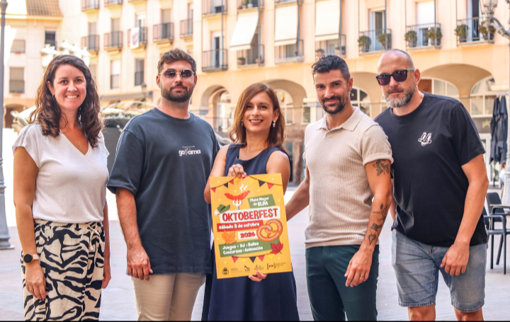 La Plaça Major d’Elda celebra una nova edició de la Oktoberfest amb una jornada d’animació, música, jocs i concursos