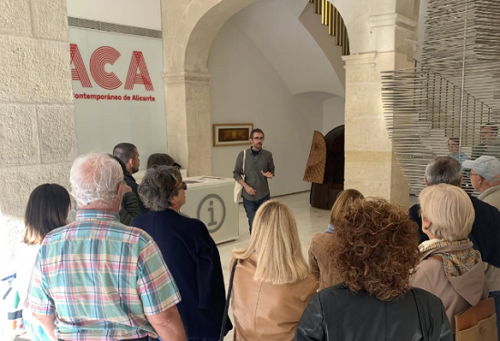 El MACA inicia los programas de actividades para el último trimestre con la exposición temporal Del color en el arte (Coloramas) de fondo