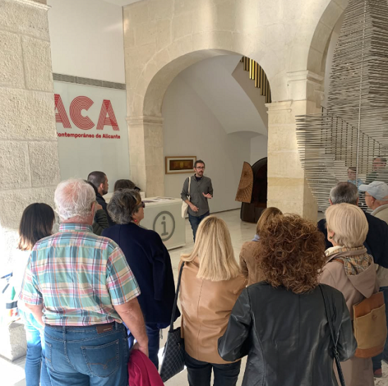 El MACA inicia los programas de actividades para el último trimestre con la exposición temporal Del color en el arte (Coloramas) de fondo