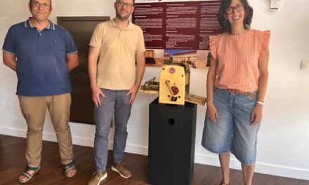 El Museo Dámaso Navarro incorpora a su vitrina de donaciones una multicopista procedente del colegio La Foia