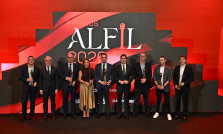 Terciario Avanzado reúne al tejido empresarial de Alicante en los XIV Premios Alfil para reivindicarse como “el sector que mueve sectores”