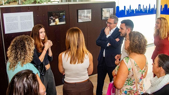 Carmen Álvarez expone ‘The Neighborhood’ en el Espai d’Art del Ayuntamiento de Benidorm