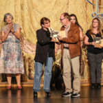 Elda clausura la XXI edición del certamen de teatro amateur ‘Escena Elda’ con el grupo Comboi Mediterrani como claro triunfador