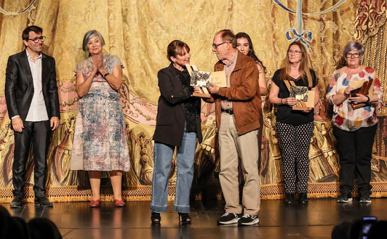 Elda clausura la XXI edición del certamen de teatro amateur ‘Escena Elda’ con el grupo Comboi Mediterrani como claro triunfador