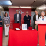 La Fundación Mediterráneo deposita en la Caja de las Letras el manuscrito original de «La señorita de Trevélez» de Carlos Arniches