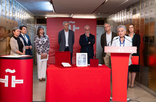 La Fundación Mediterráneo deposita en la Caja de las Letras el manuscrito original de «La señorita de Trevélez» de Carlos Arniches