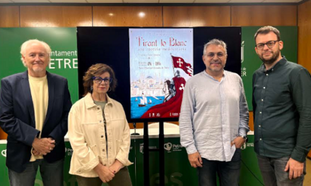 La Colla El Terròs pone en escena “Tirant lo Blanc, una epopeia mediterrània”, un gran espectáculo con cerca de 150 personas participantes en el Teatro Cervantes de Petrer
